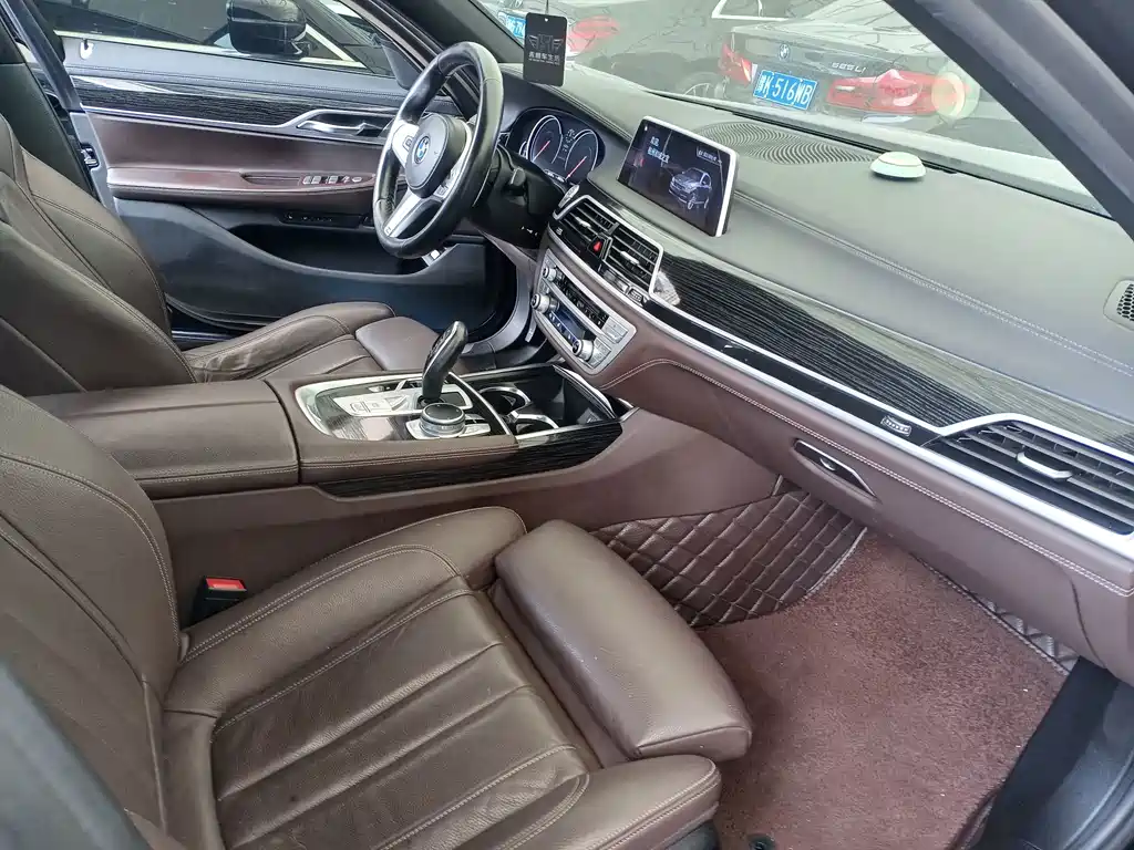 BMW 7 Series — миниатюра 20
