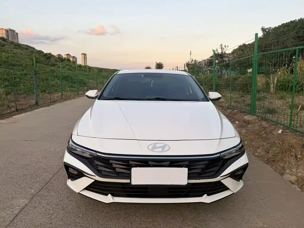 Hyundai Elantra — миниатюра 3