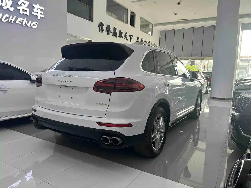 Porsche Cayenne Hybrid — миниатюра 9