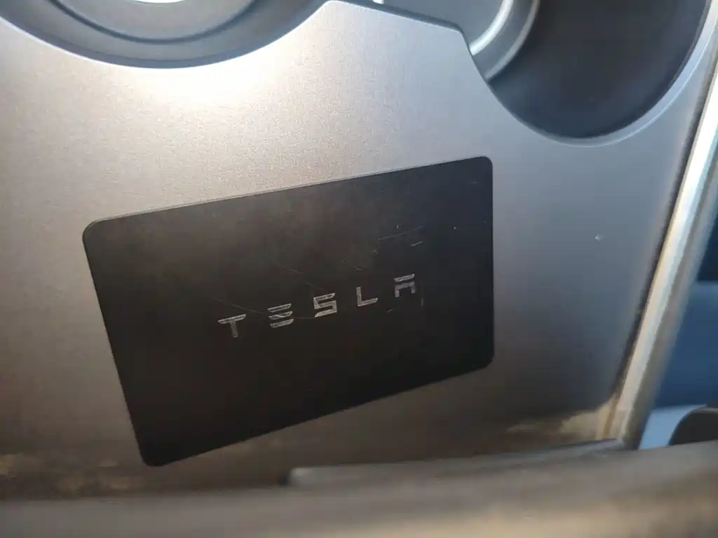 Tesla Model Y — миниатюра 9