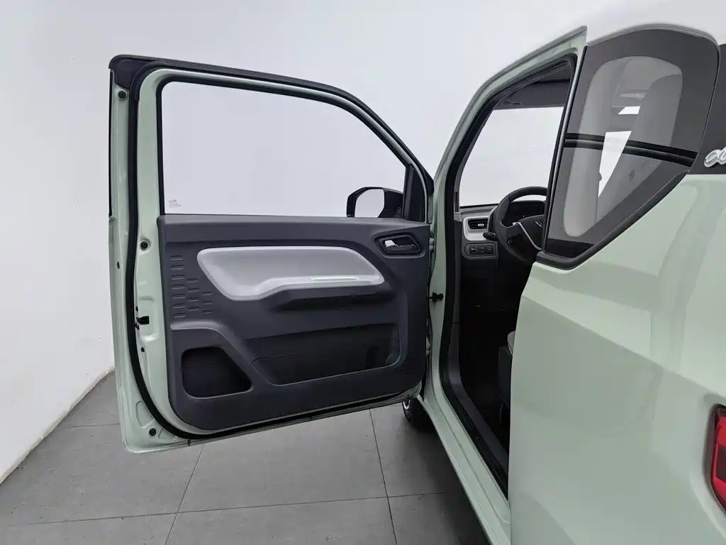 Wuling MINIEV — миниатюра 8