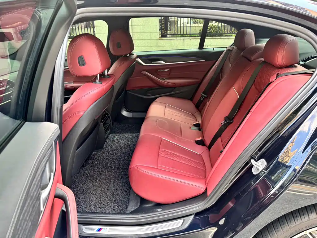 BMW 5 Series — миниатюра 6