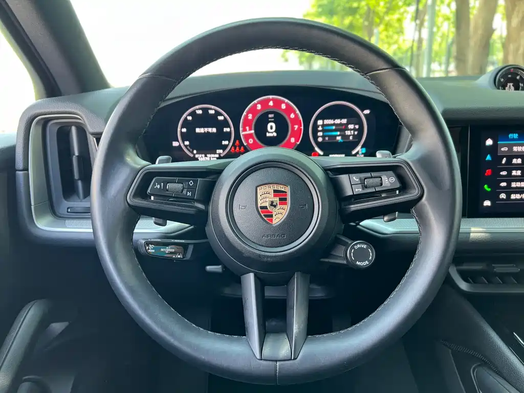 Porsche Cayenne — миниатюра 16