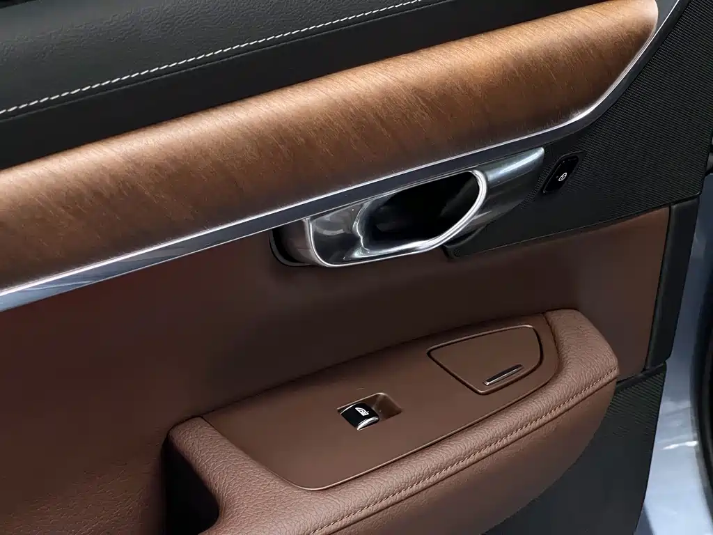 Volvo S90 — миниатюра 25