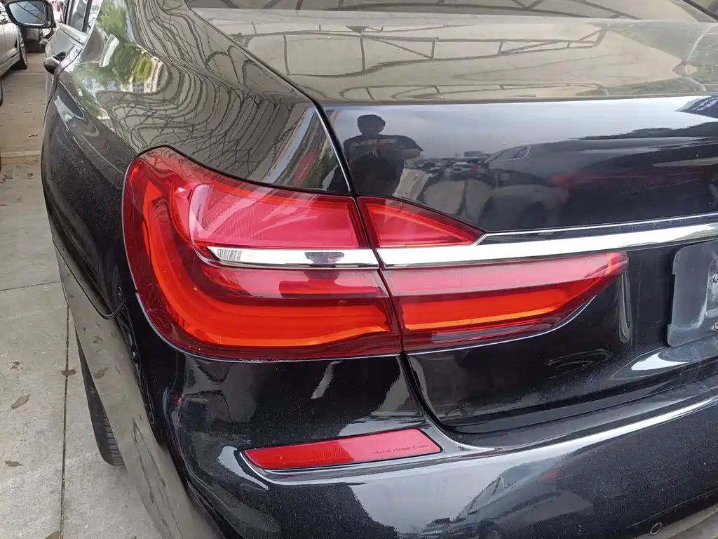 BMW 7 Series — миниатюра 9
