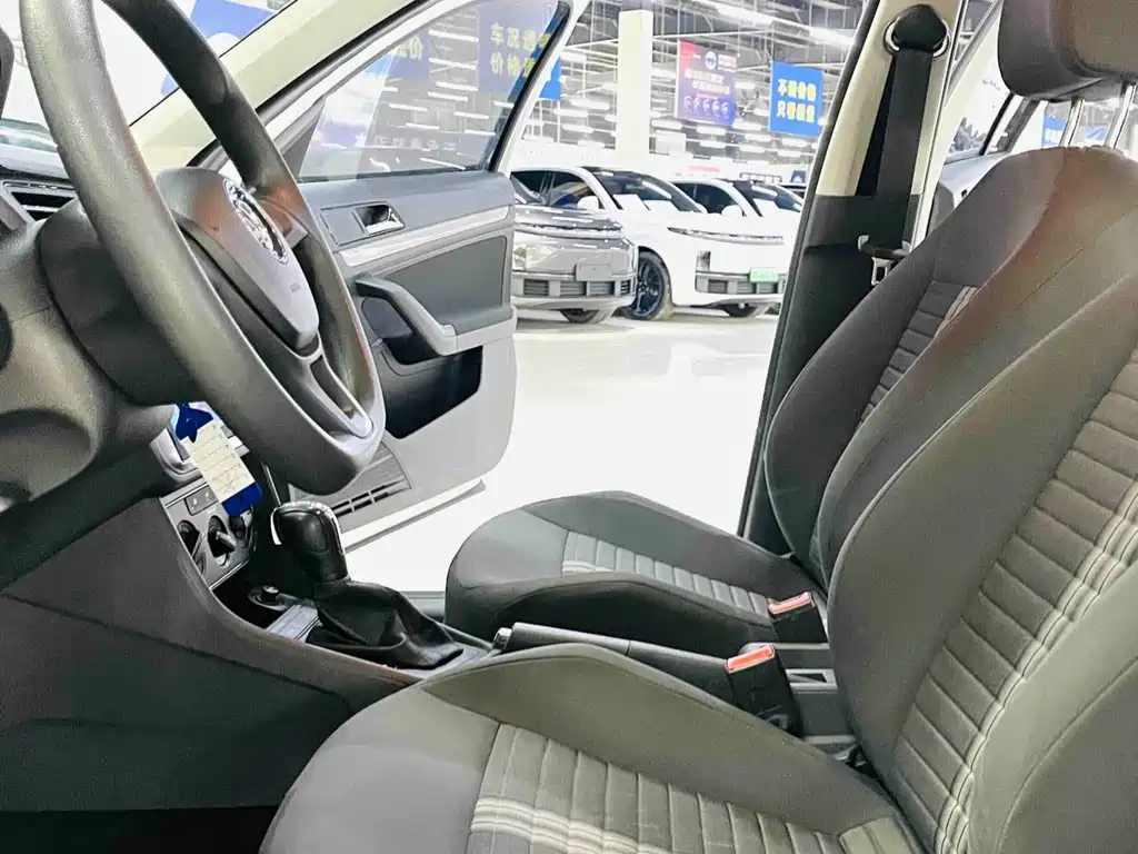 Volkswagen Lavida — миниатюра 7