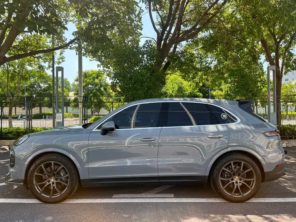 Porsche Cayenne — миниатюра 7