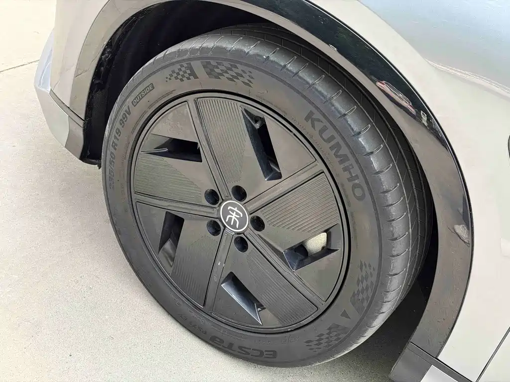 BYD L EV — миниатюра 12