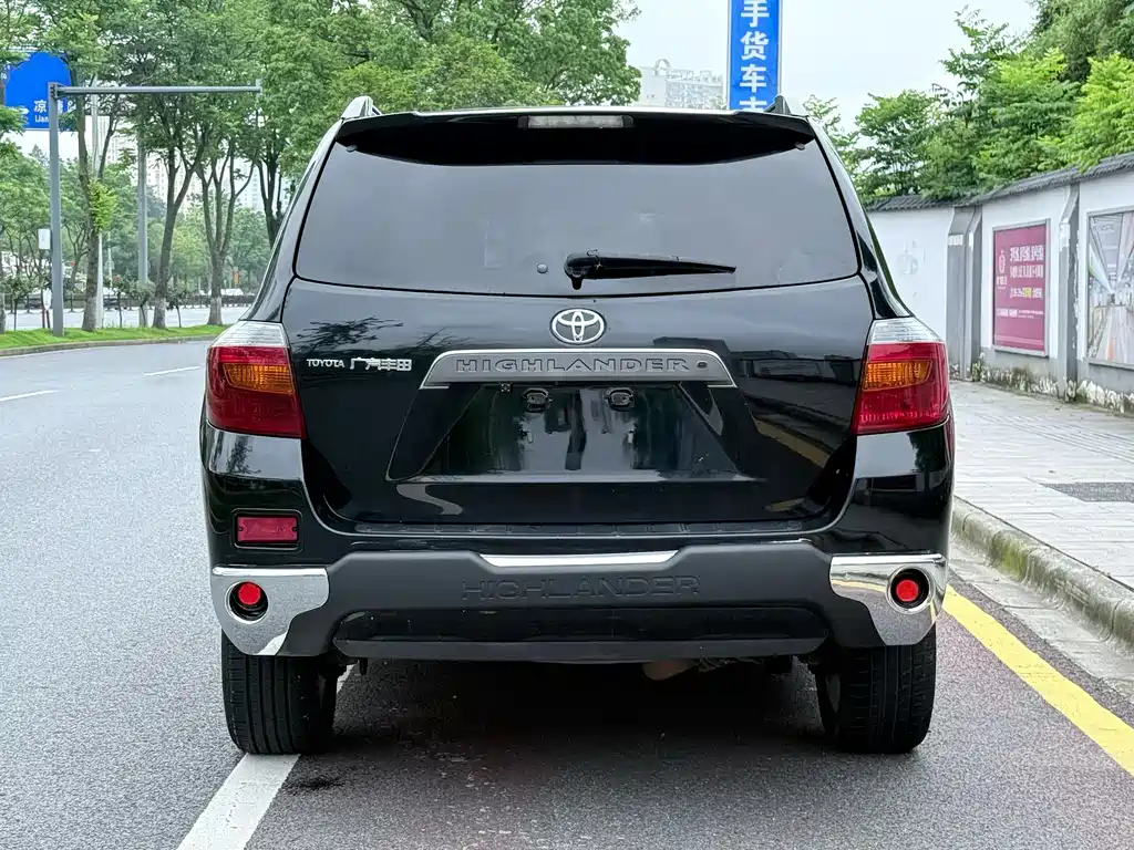 Toyota Highlander 2011 2.7L 7 мест Elite