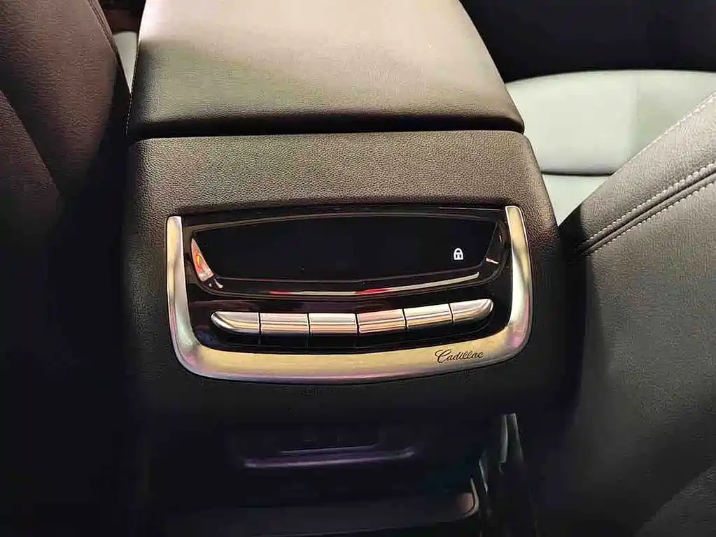 Cadillac XT6 — миниатюра 11