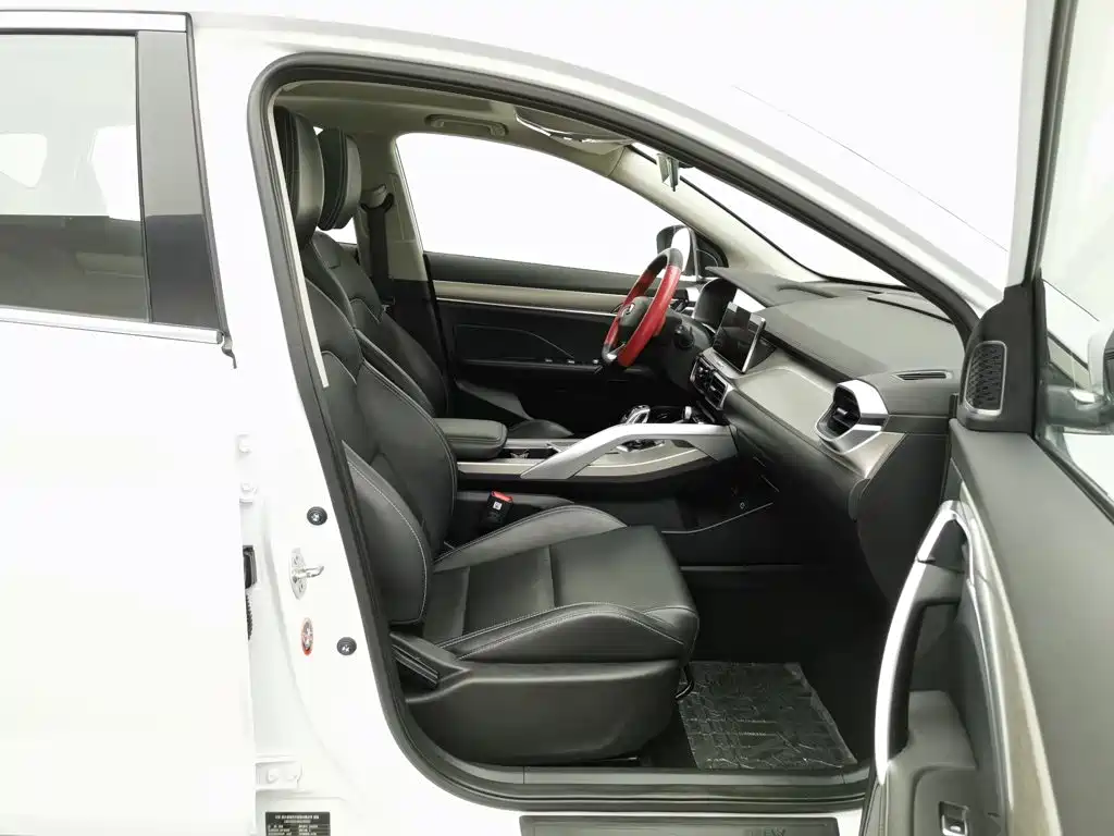 Geely Binyue — миниатюра 23