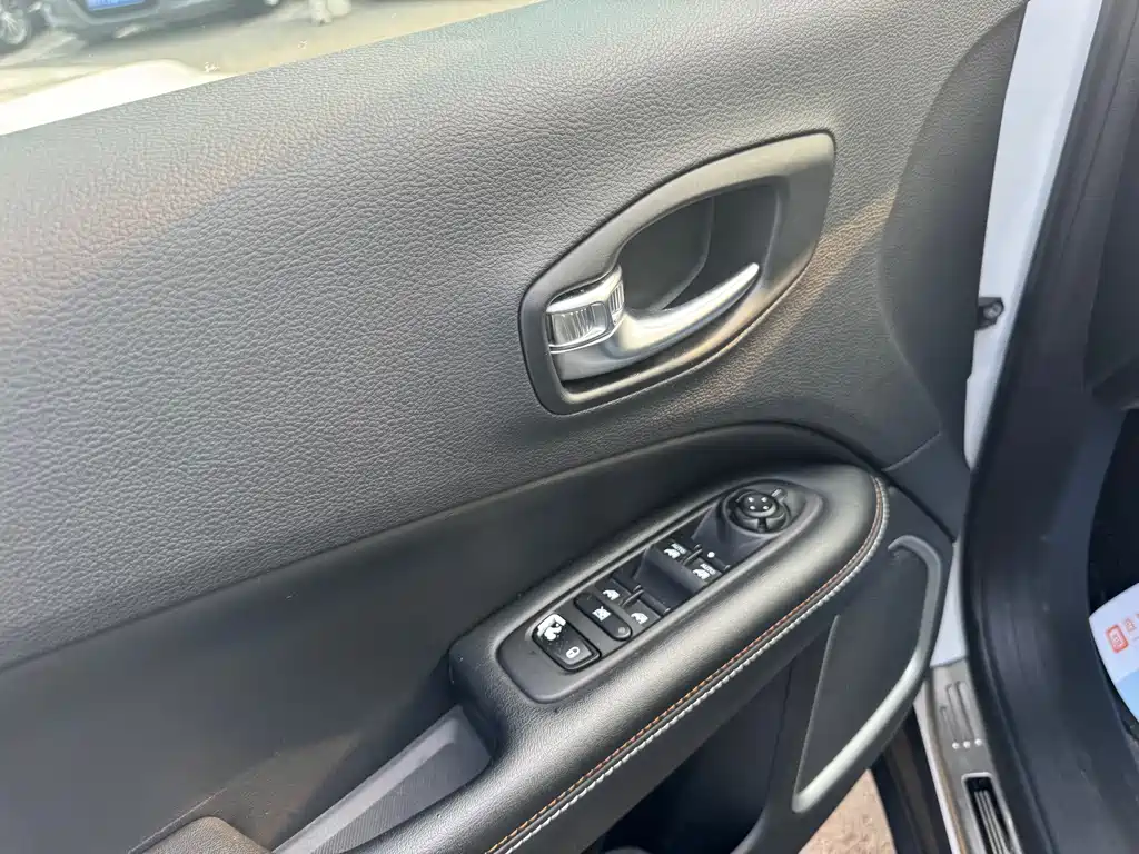 Jeep Compass — миниатюра 6