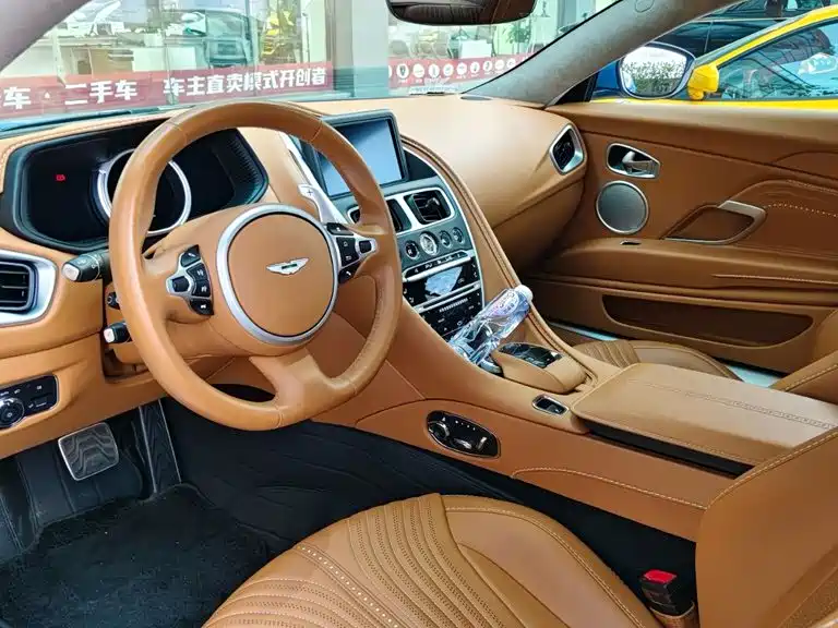 Aston Martin DB11 — миниатюра 10