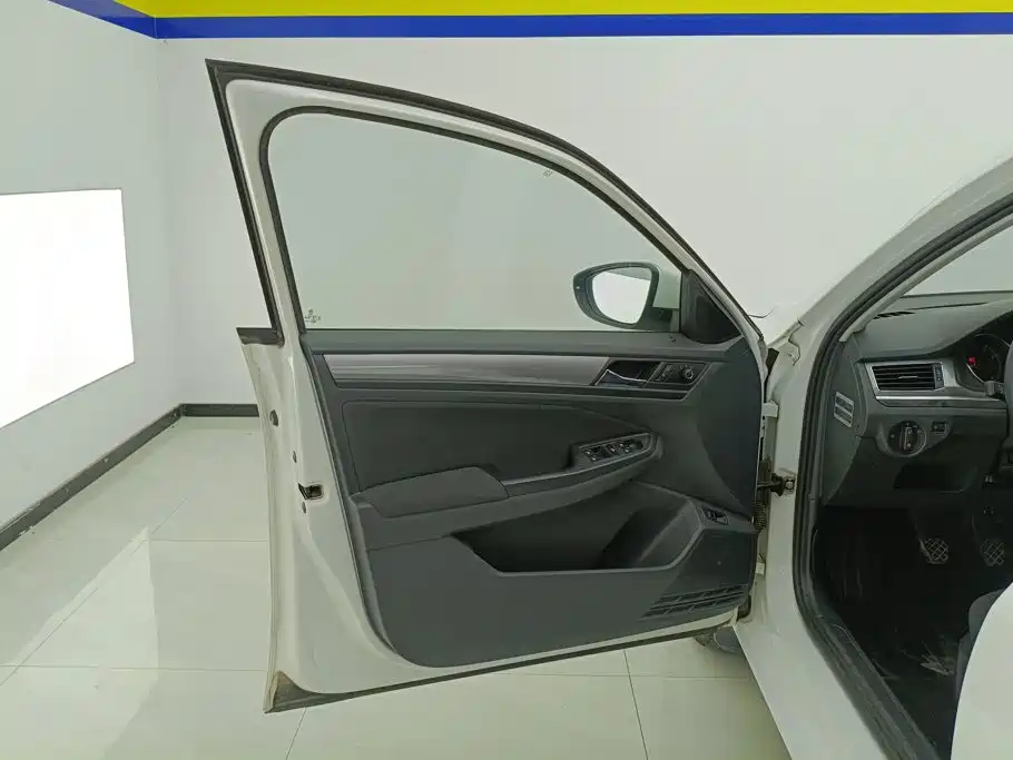 Volkswagen Bora 2017 1.6L MT Fashion