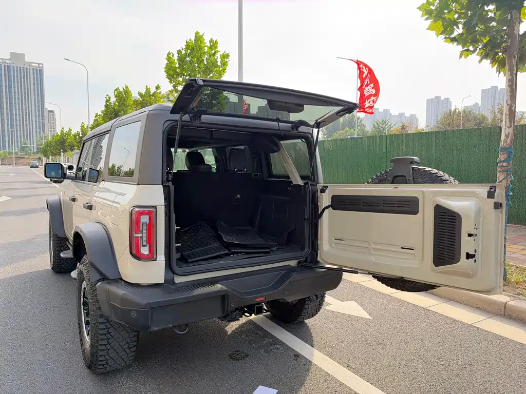 Ford Bronco — миниатюра 11