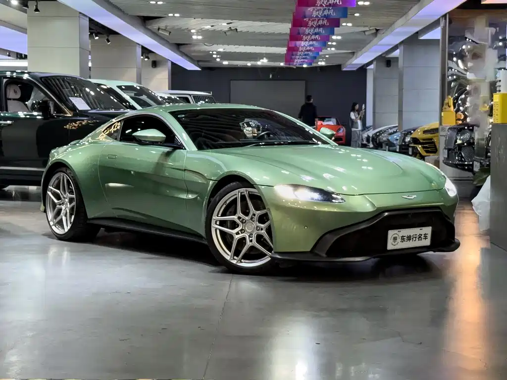 Aston Martin V8 Vantage 2018 4.0T V8 Coupe