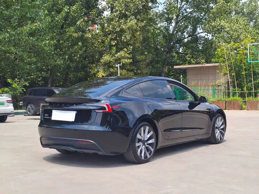 Tesla Model 3 — миниатюра 17
