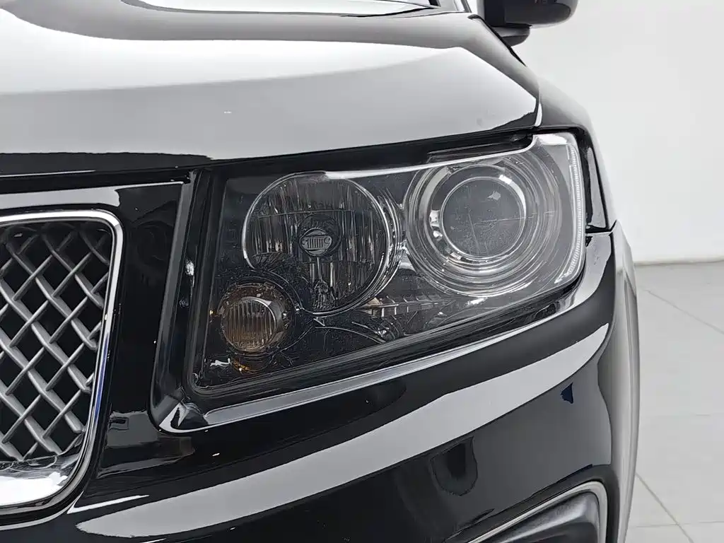 Jeep Compass (Import) — миниатюра 7