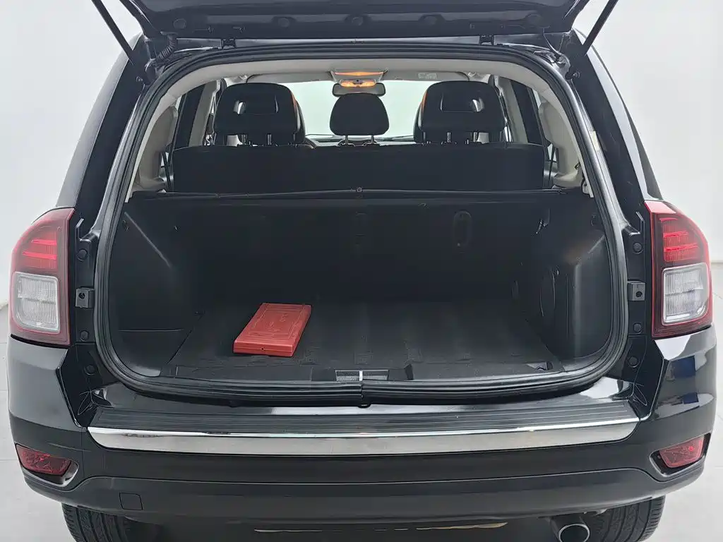 Jeep Compass (Import) — миниатюра 16
