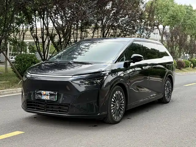 2026 Xpeng X9