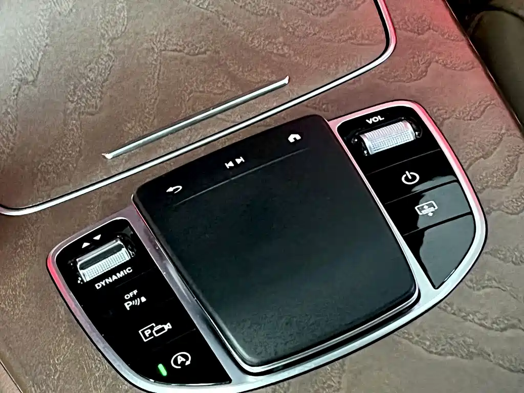 Mercedes-Benz E-Class — миниатюра 9