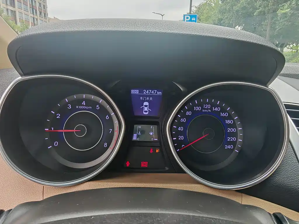 Hyundai Elantra Langdong — миниатюра 8