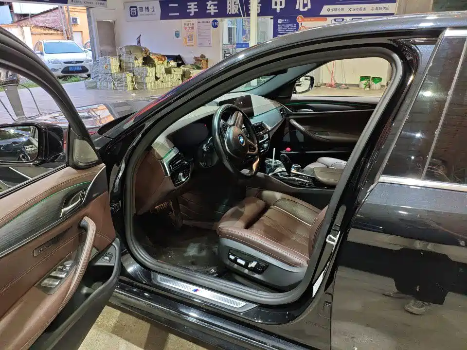 BMW 5 Series — миниатюра 5