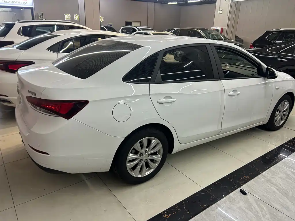 Buick Excelle — миниатюра 5