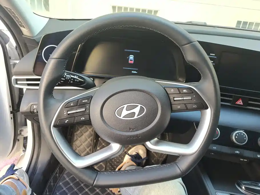 Hyundai Elantra — миниатюра 15
