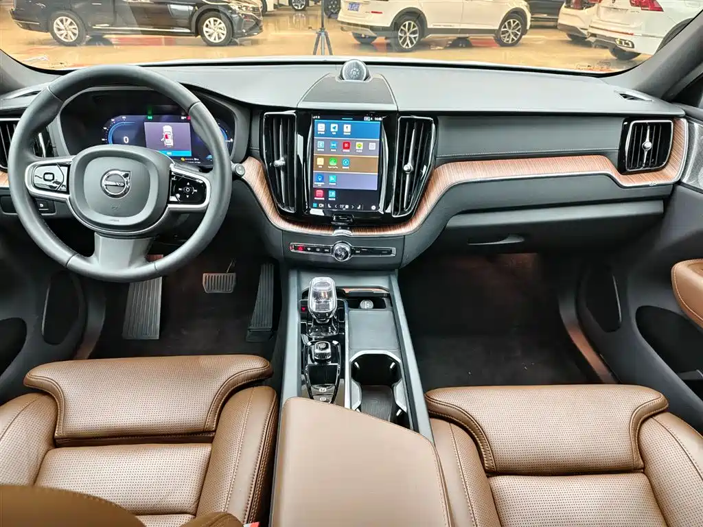 VOLVO XC60 PLUG IN HYBRID