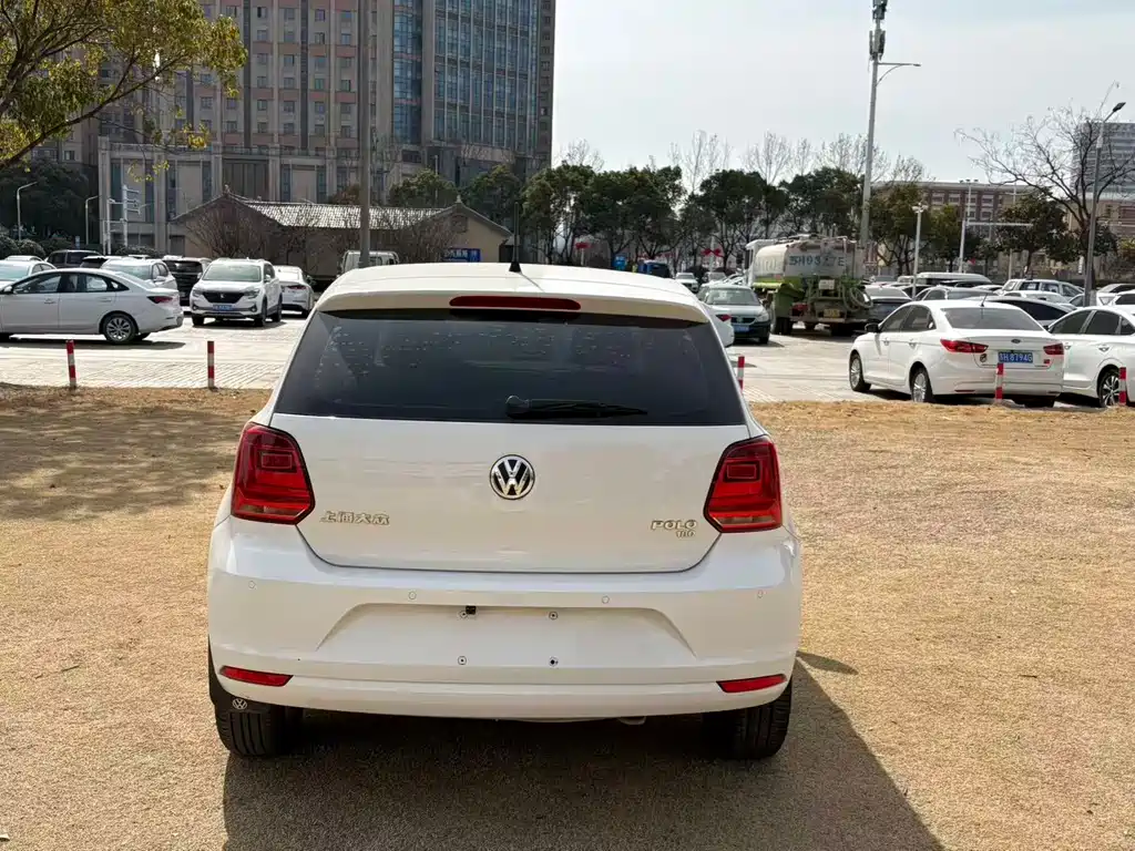 VOLKSWAGEN POLO