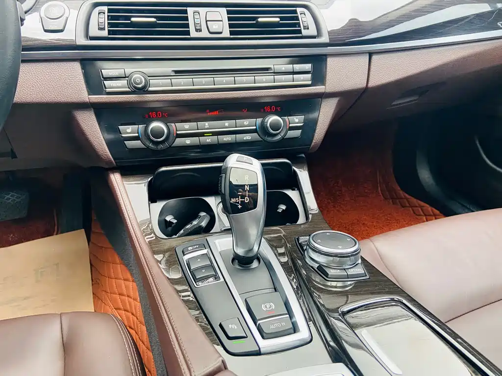 BMW 5 Series — миниатюра 16