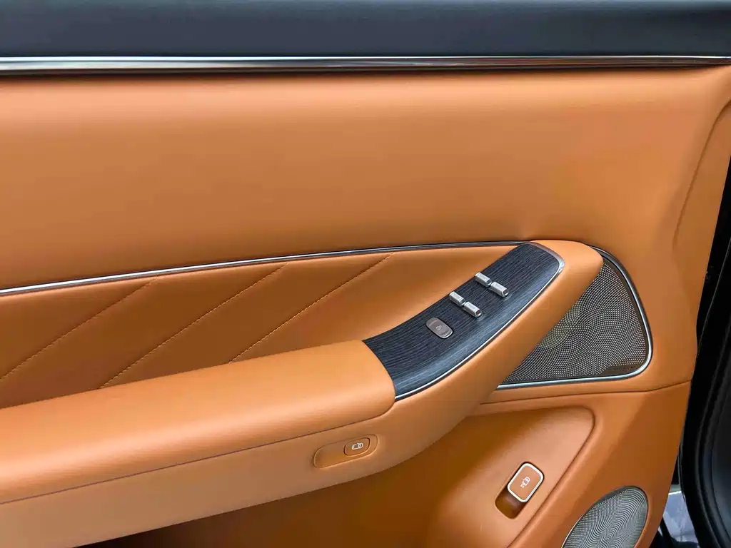 AITO ASK THE WORLD M8