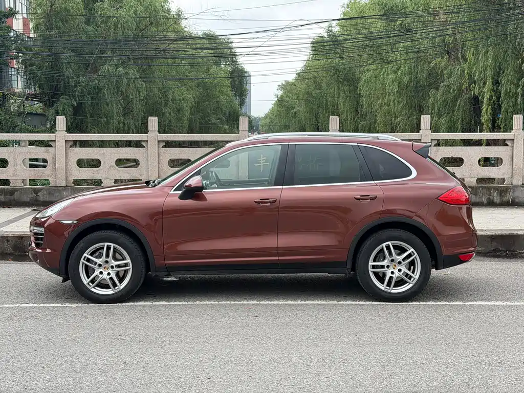 Porsche Cayenne 2014 Cayenne Platinum Edition 3.0T
