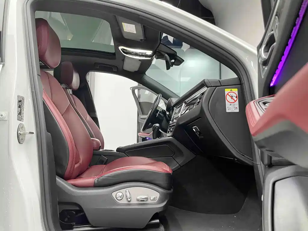 Porsche Macan — миниатюра 8