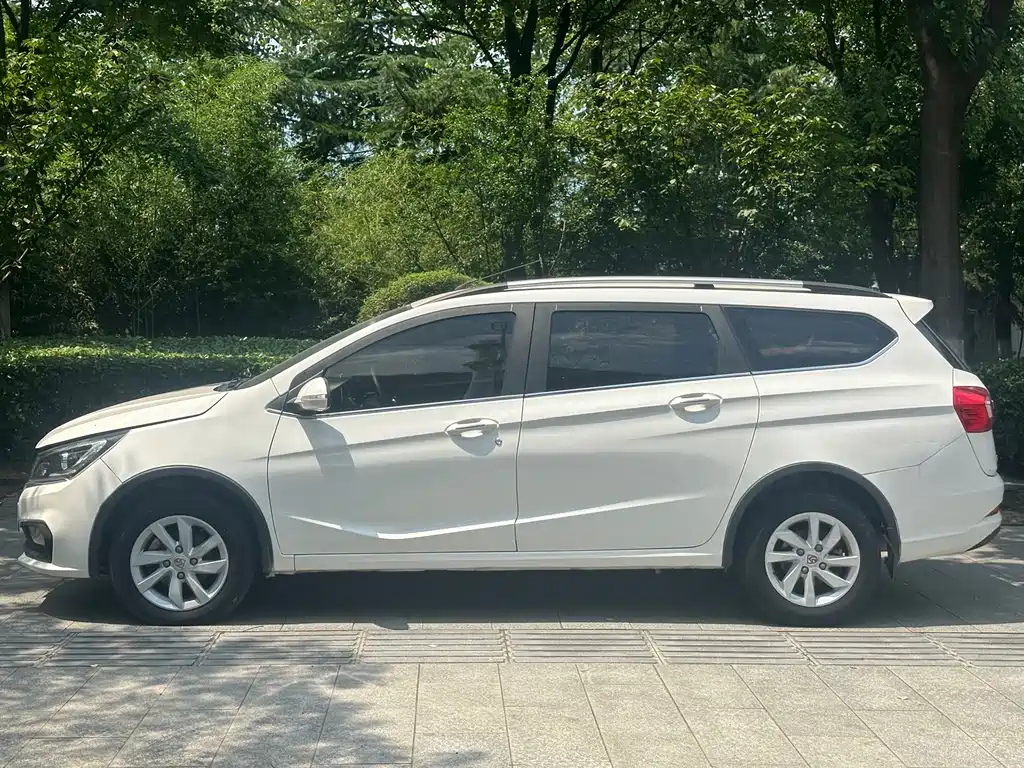 Baojun 310W — миниатюра 8