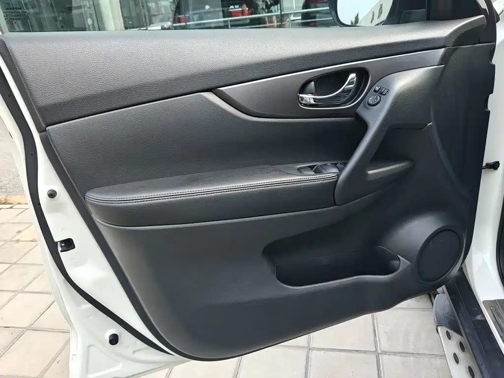 Nissan X-Trail — миниатюра 6
