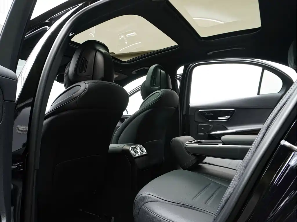 Mercedes-Benz C-Class — миниатюра 24