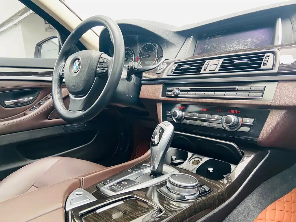 BMW 5 Series — миниатюра 23