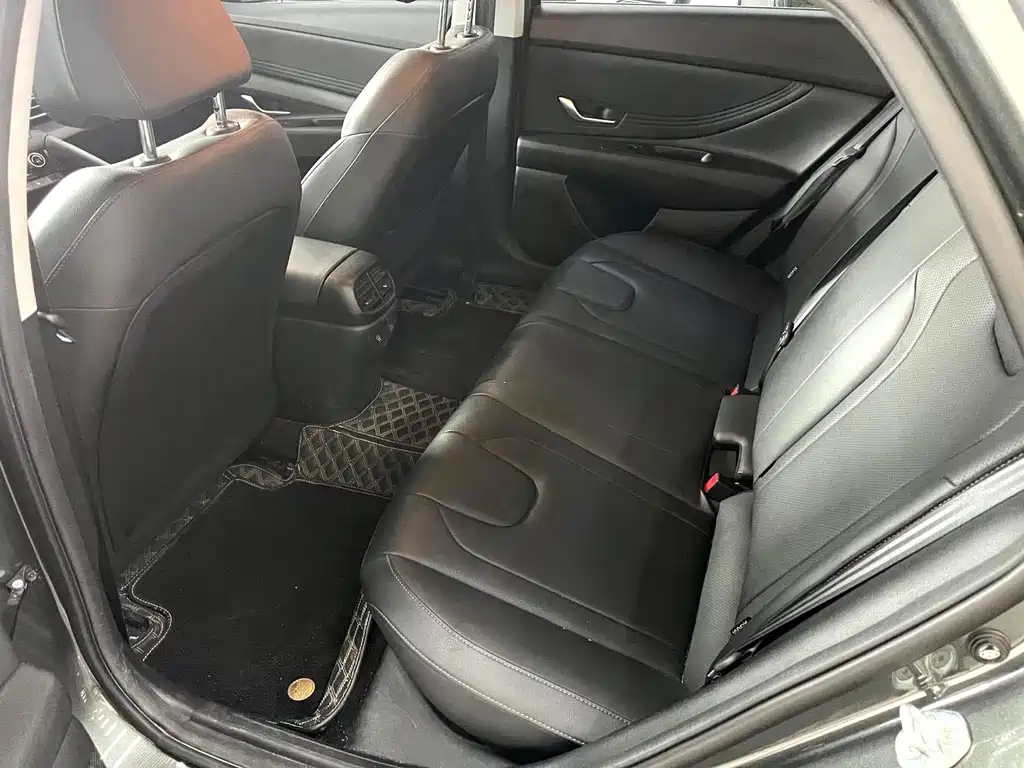 Hyundai Elantra — миниатюра 6