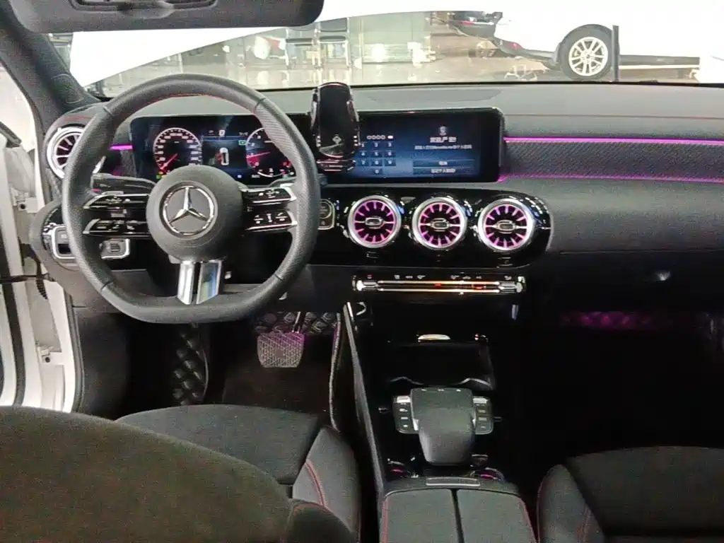 Mercedes-Benz A-Class — миниатюра 10