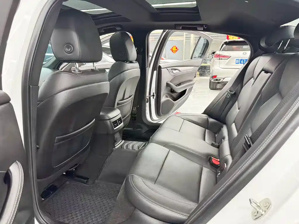 Cadillac CT5 — миниатюра 8