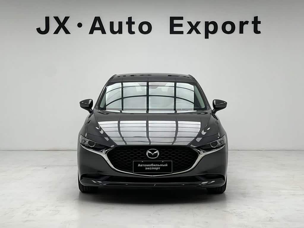 Mazda Mazda3 Axela 2.0 л 2022 г. Серебристо-серый, пробег 21000 км