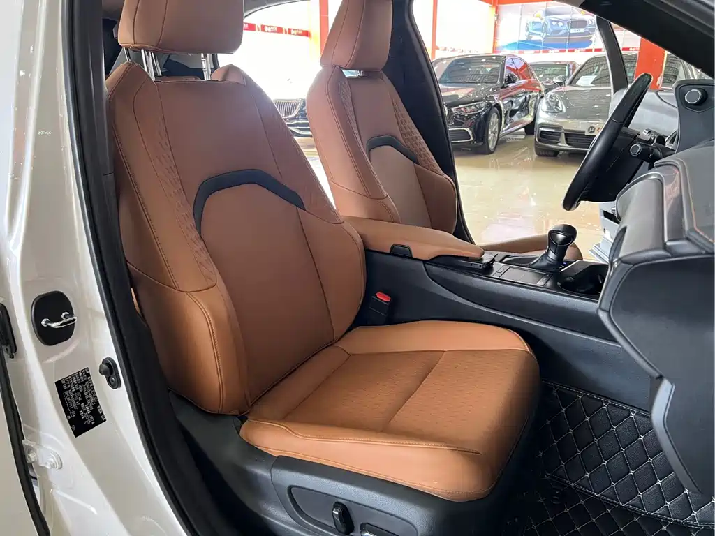 Lexus UX — миниатюра 12