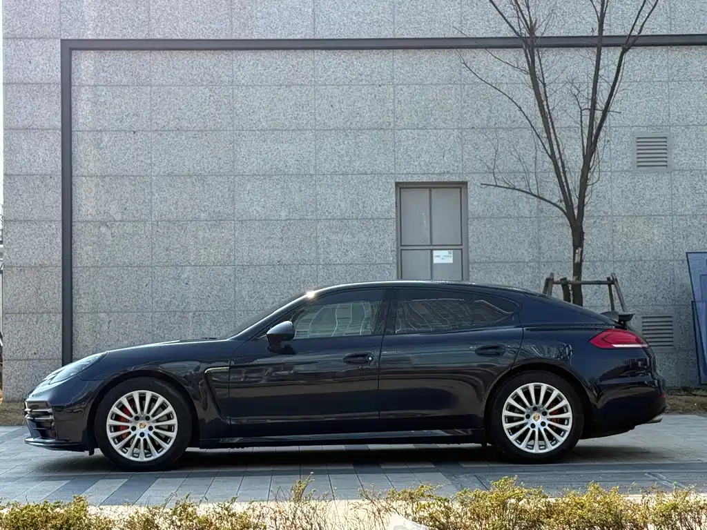 PORSCHE PANAMERA