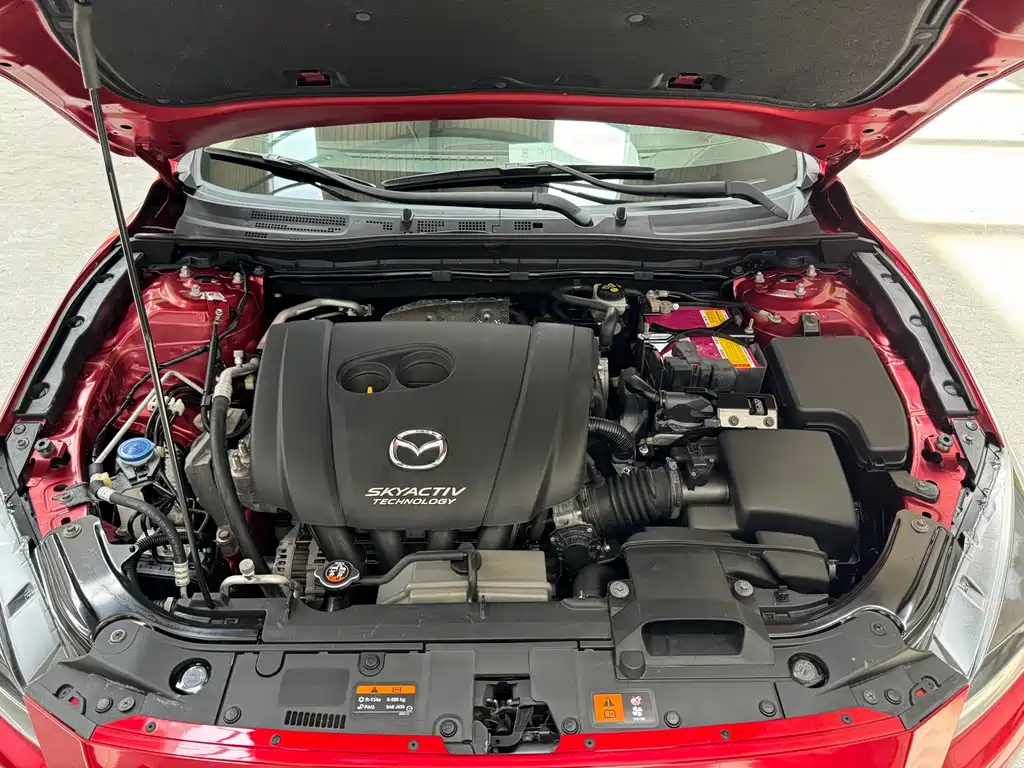 Mazda Mazda3 3 2017 2.0L AT Luxury V