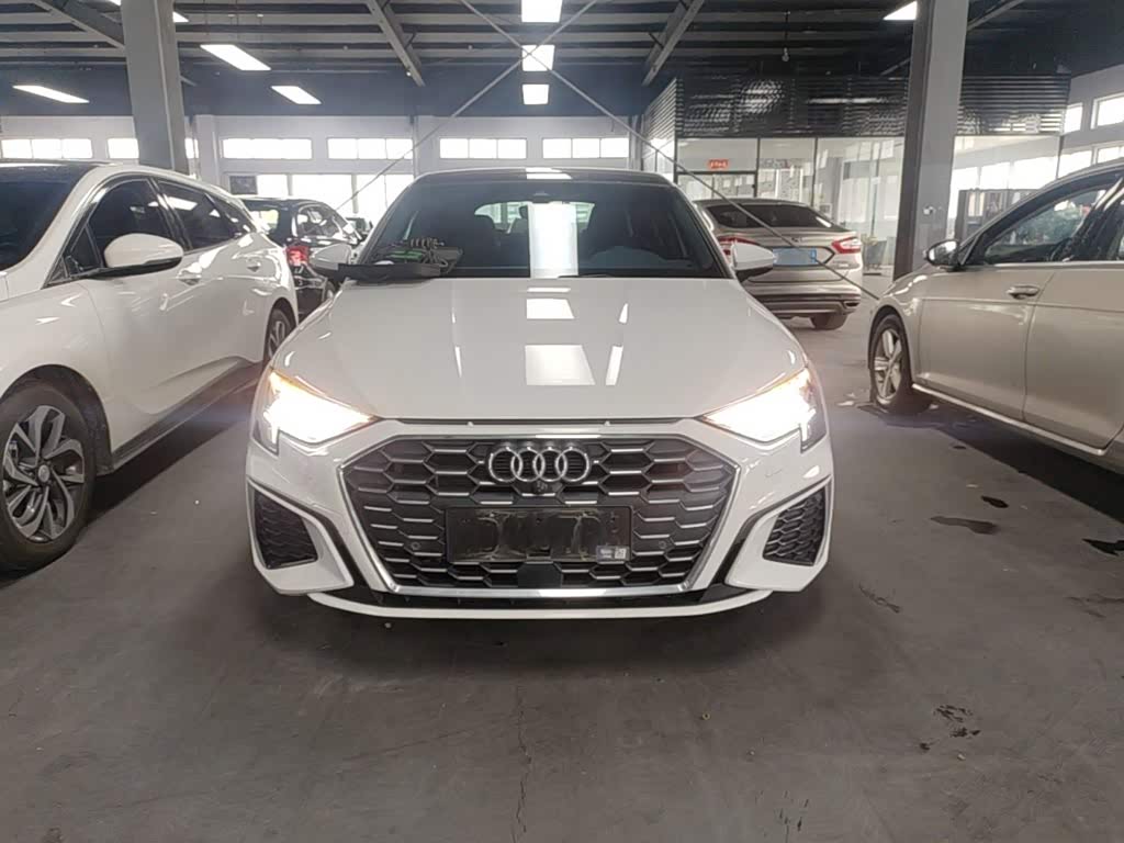 Audi A3 1.4 л 2024 г. Белый, пробег 27900 км
