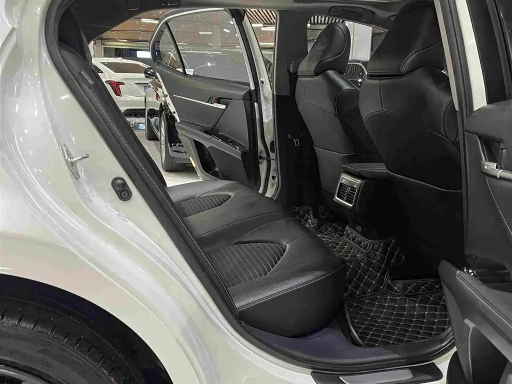 Toyota Camry — миниатюра 9