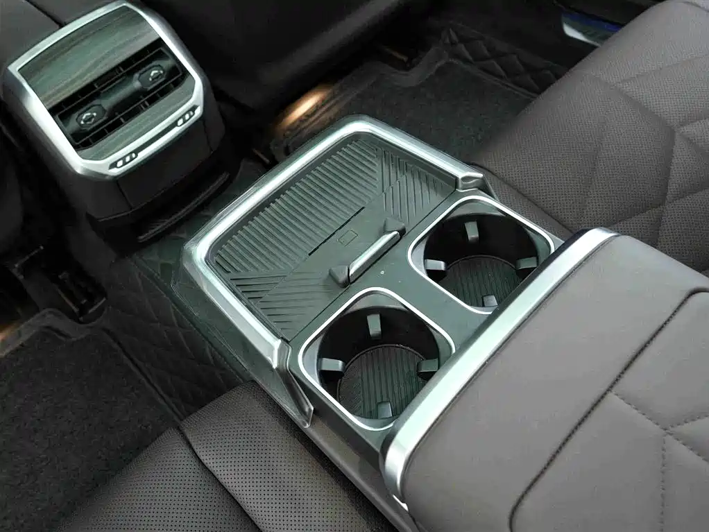 BMW 7 Series — миниатюра 17