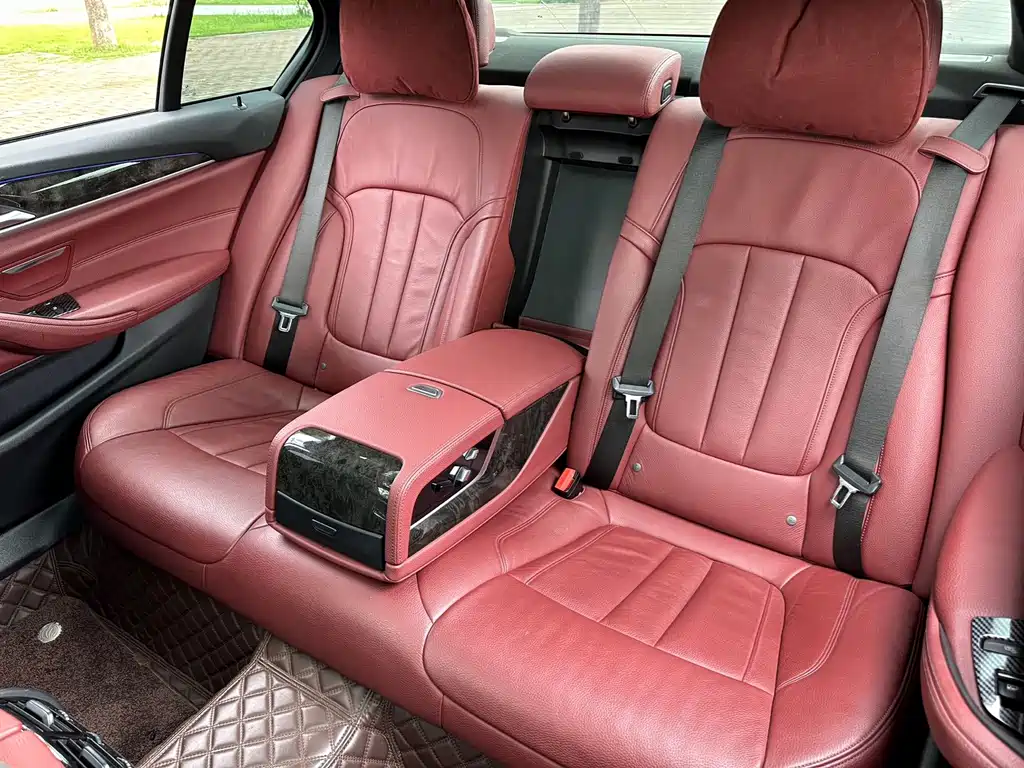 BMW 5 Series — миниатюра 10